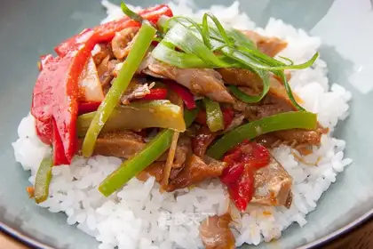 stir-fried shredded duck with green and red pepper