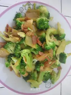 stir-fried bacon with broccoli