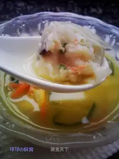Golden soup and three delicacies flat food