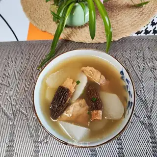 The lamb's belly radish chop soup