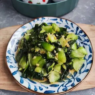 Garlic green