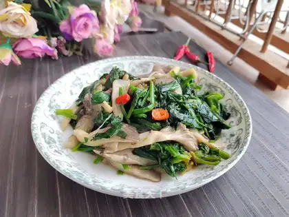 Spinach fried mushrooms