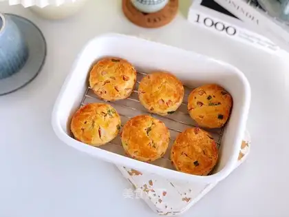 Onion meat and ham scone
