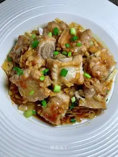 Garlic chops, rotting bamboo