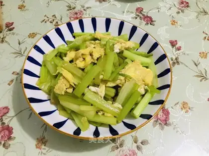 Celery fried eggs