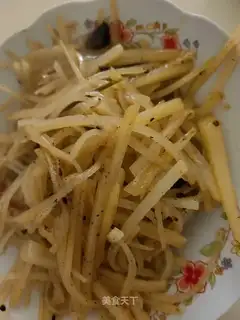 Dry peppers with potatoes