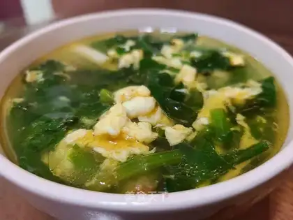 Spinach omelet soup