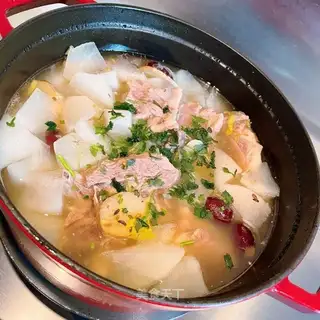 Clean up the radish and lamb soup