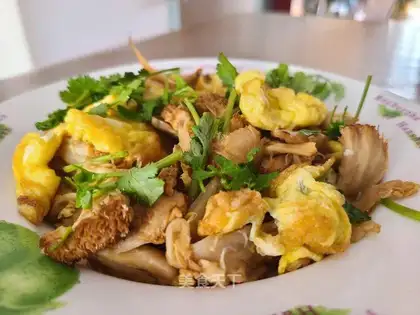 Monkey mushrooms, fried eggs