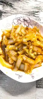 Spicy, screeched cabbage