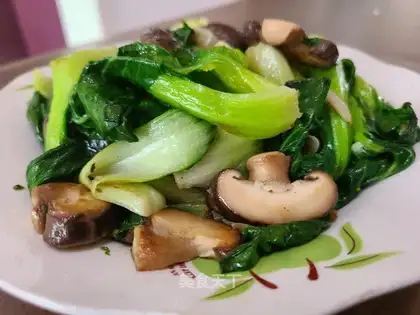 A green vegetable with mushrooms
