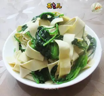 A thousand pieces of spinach