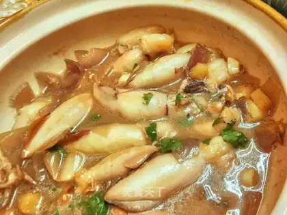 Soy sauce and pen and squid