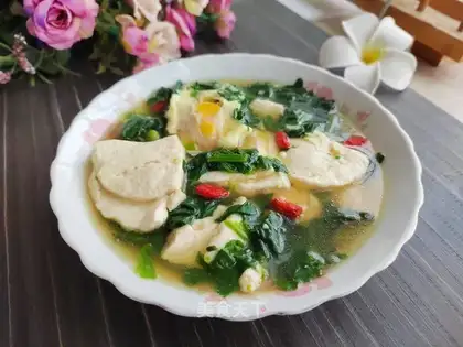 The spinach duck egg tofu soup