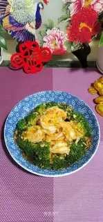Shrimp with broccoli