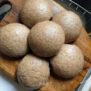 Three-faced buns