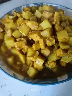 Curry chicken and potatoes