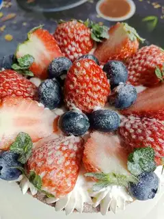 Fruitless cake