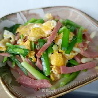A ham-egg-egg-egg-eating omelet