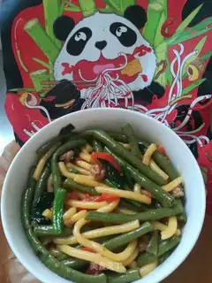 Creamed corn noodles