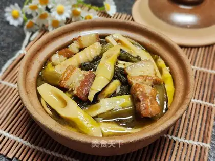 Five flowers and pickles