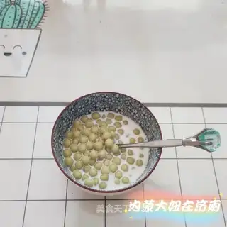 Pair of tea and milk