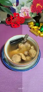 Barden Doo makes pigbone soup