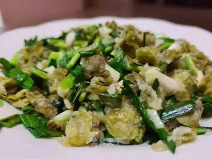 Garlic saplings and scabs