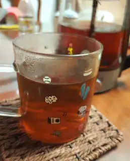 The roses are distracted by red tea