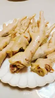 The chicken claws