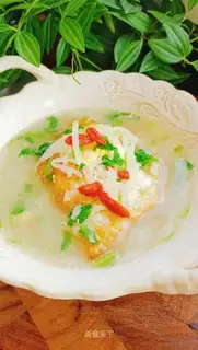 Fried egg radish soup