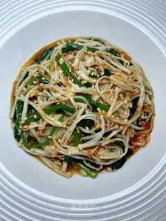 Spinach with golden needle mushrooms