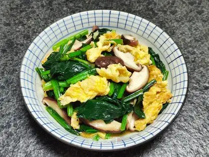 Spinach mushroom fried eggs