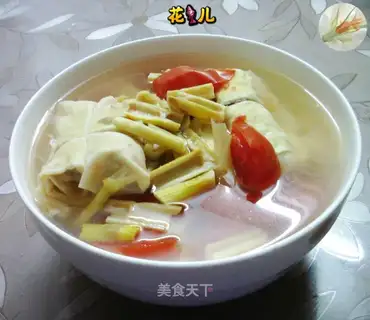 The lamb's tail is covered with ketchup
