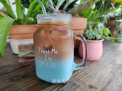 Blue coconut latte
