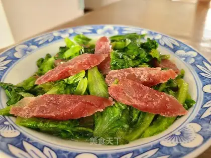 Lettuce and wide sausage