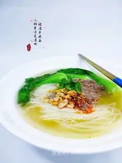 Chicken soup beef noodles