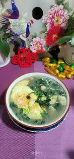Fried omelet soup