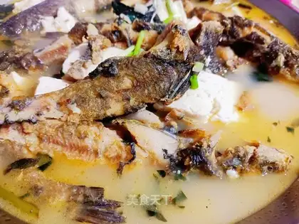 Stinging fish tofu pot