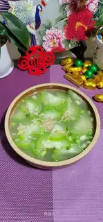 Shrimp-covered melon soup