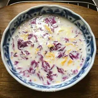 Rose milk boils eggs
