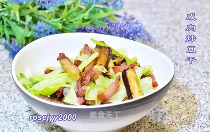 Snack of garlic and beans
