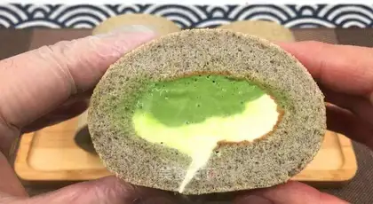 Sesame on tea and cream