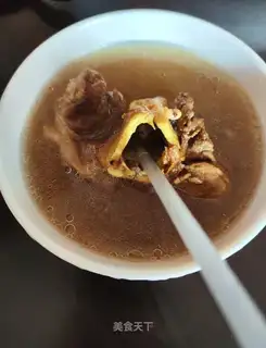 Five-fingered peach corn and pork soup