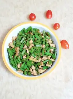Four seasoned bean fried chicken gravy