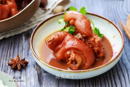 Roasted pig hands