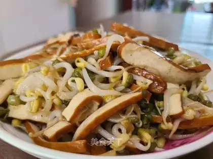 The green bean sprouts are fried and dried