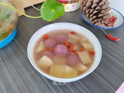 Apples are made with mashed potatoes