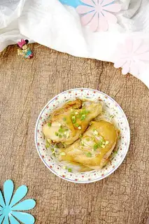 Fans steam chicken legs