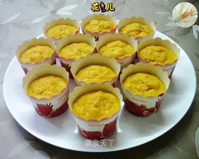 Paper cups of sweet pumpkin cake
